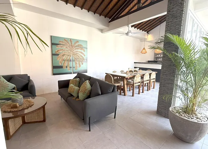 Kas Legian - 6 Bedroom Вилла *