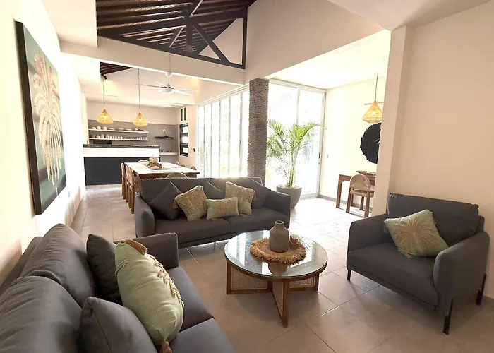 Kas Legian - 6 Bedroom Семиньяк