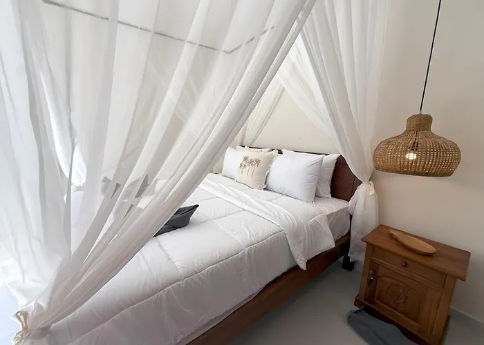 Kas Legian - 6 Bedroom Вилла