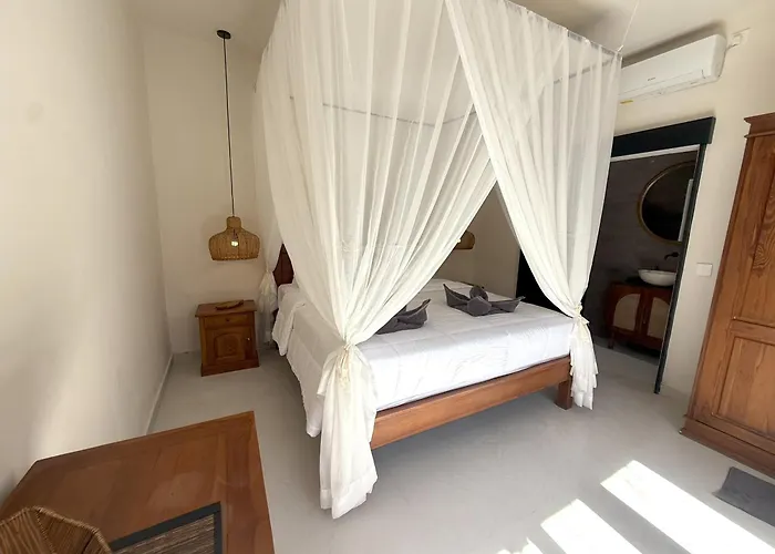 Kas Legian - 6 Bedroom Семиньяк