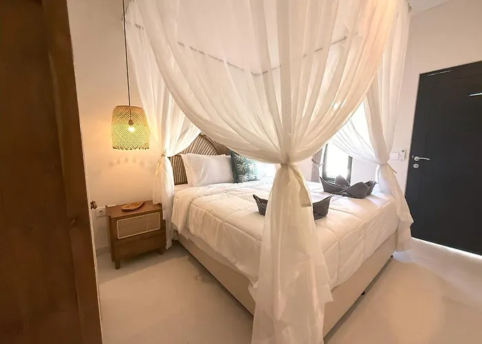 Вилла Kas Legian - 6 Bedroom Семиньяк