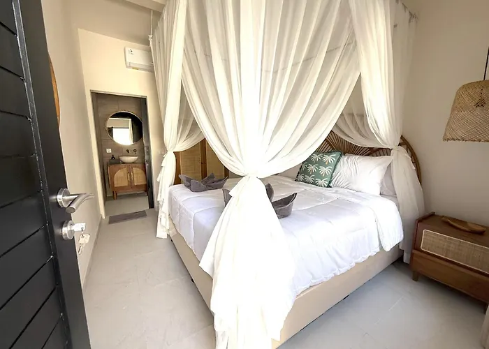 Kas Legian - 6 Bedroom Семиньяк